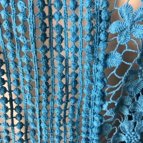 Romeo & Juliet Teal High Low Crochet Back Tank Top - Picture 5 of 7